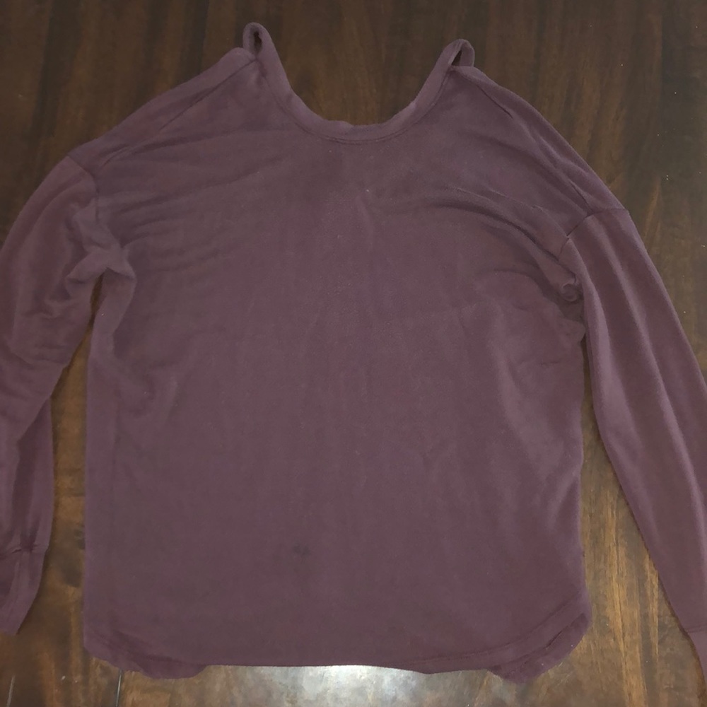 Long sleeved athleta shirt with semi open back.